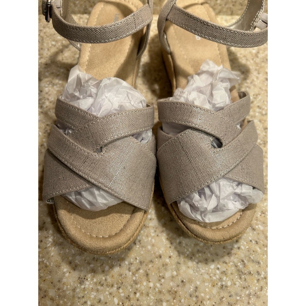 Lands’ End Canvas wedge sandal beige canvas Size 8 - Picture 7 of 8